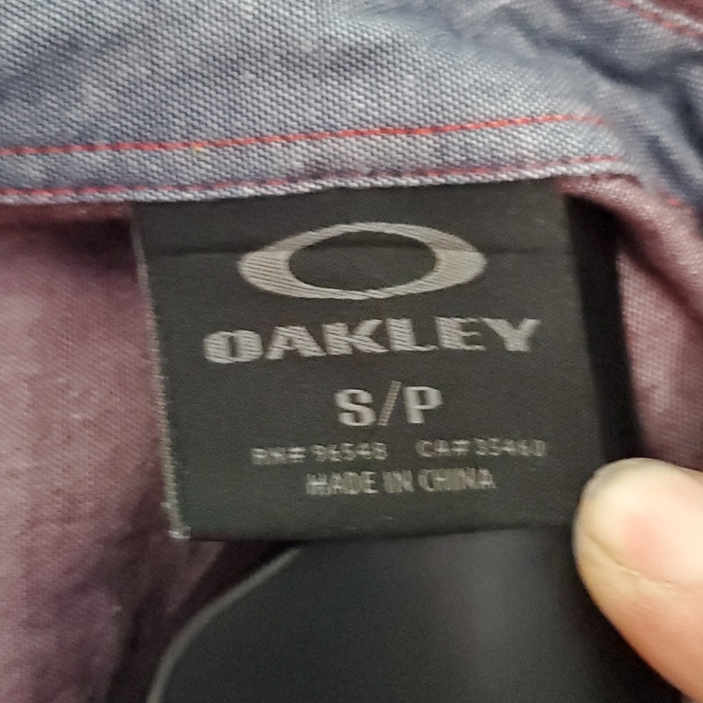 Oakley Button Down - Picture 4 of 4